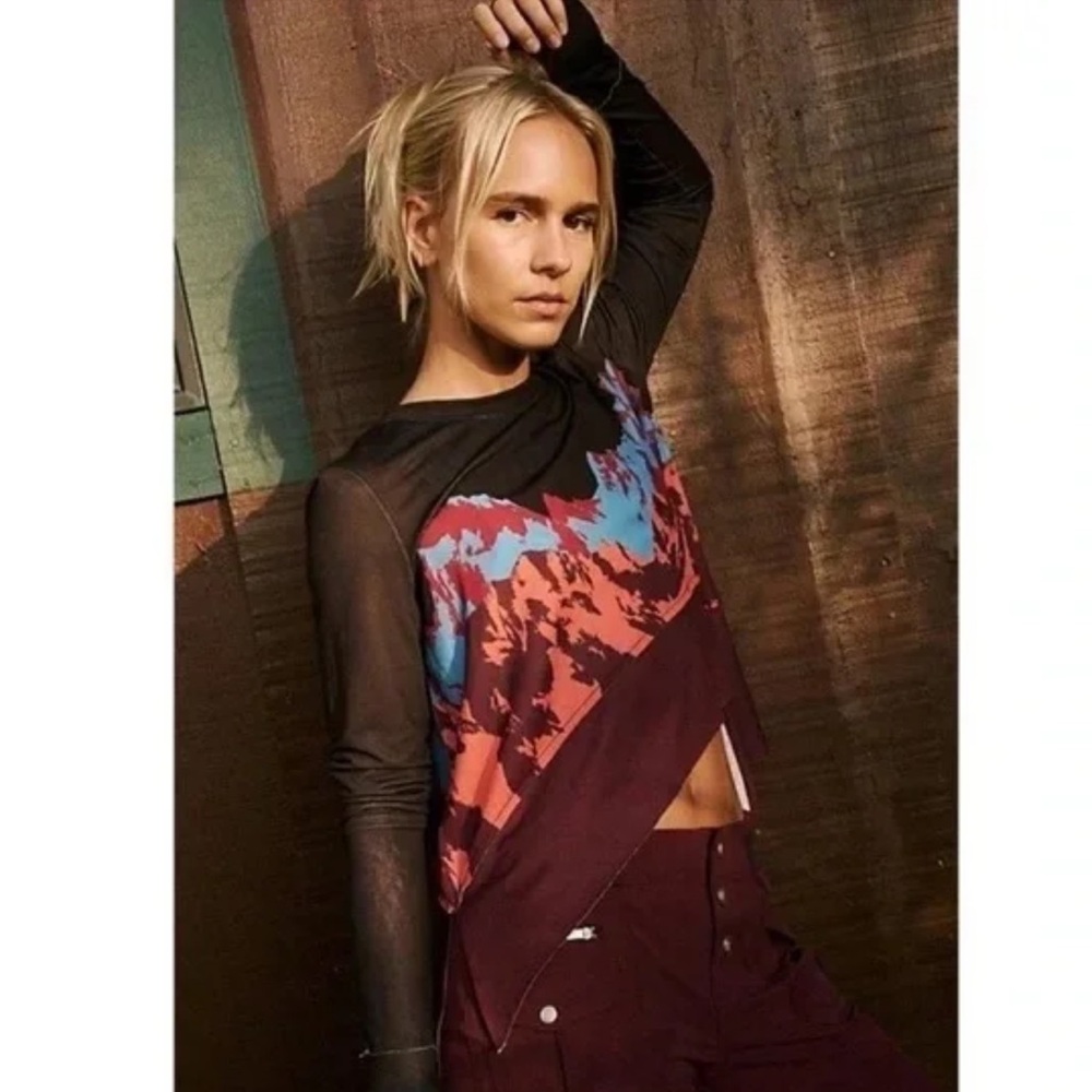 FP Movement Tempo Long Sleeve Tee – Black/Red Graphic, Size S, BNWOT